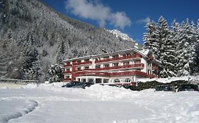 Chalet Hotel La Sapiniere